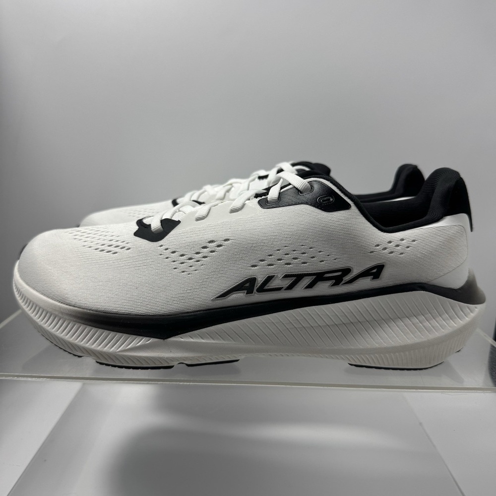 Brand New Altra Experience Flow ST AL0A85RJ87C White Trail Men Size 10.5 SAMPLE
